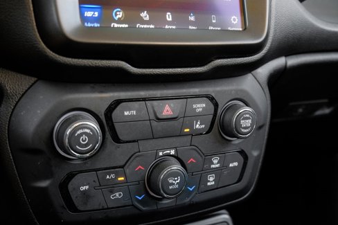 Used 2021 Jeep Renegade Limited w/ Sun & Sound Group image 34