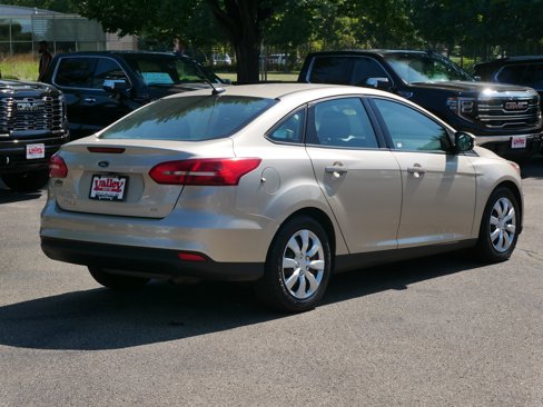 Used 2017 Ford Focus SE w/ SE Winter Package image 9