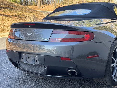 Used 2013 Aston Martin V8 Vantage Roadster image 23