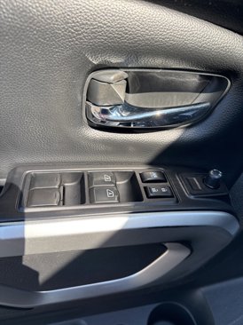 Used 2016 Nissan Titan SV image 13