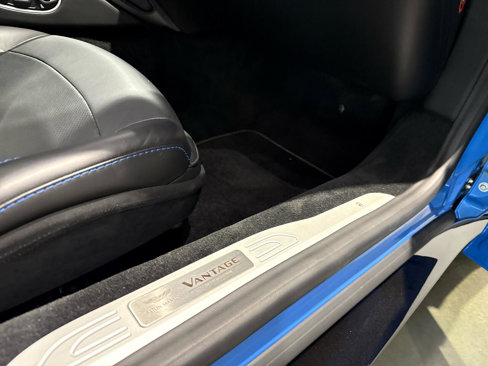Used 2021 Aston Martin V8 Vantage Roadster image 51