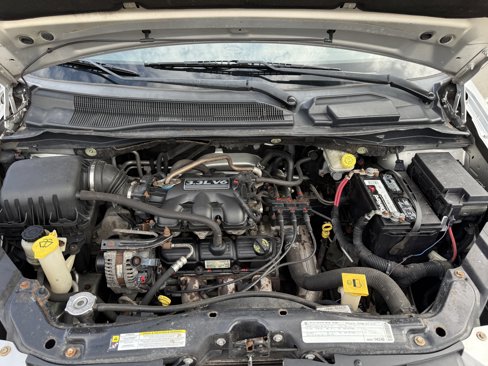 Used 2010 Dodge Grand Caravan SE image 28