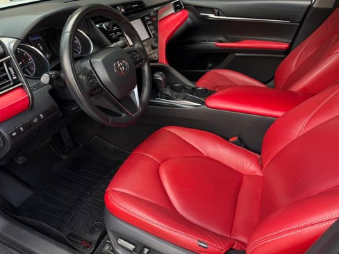 Certified 2020 Toyota Camry SE image 18