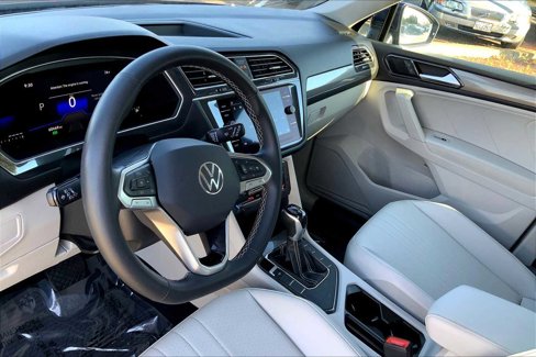 Used 2022 Volkswagen Tiguan SE image 15