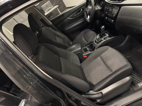 Used 2017 Nissan Rogue S image 18