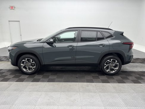 New 2025 Chevrolet Trax LT w/ LT Convenience Package image 4
