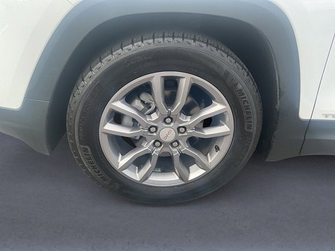 Certified 2024 GMC Terrain SLT image 15