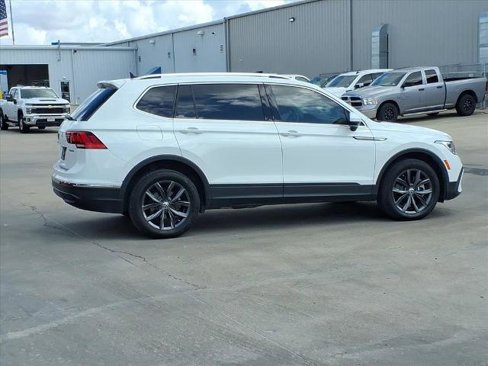 Used 2022 Volkswagen Tiguan SE image 6