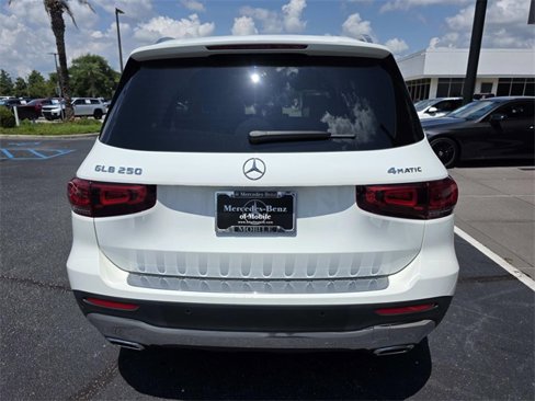 Certified 2022 Mercedes-Benz GLB 250 4MATIC image 7