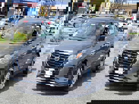 New 2025 Nissan Kicks Play S image 3