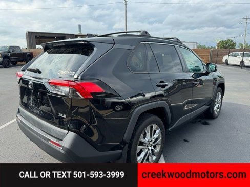 Used 2021 Toyota RAV4 XLE Premium image 4