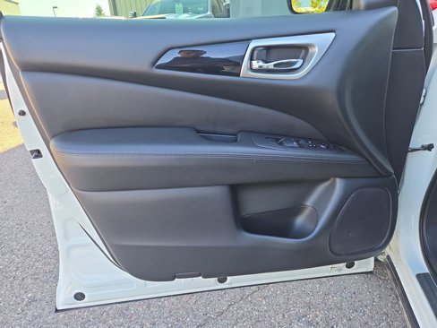 Used 2018 Nissan Pathfinder SV image 12
