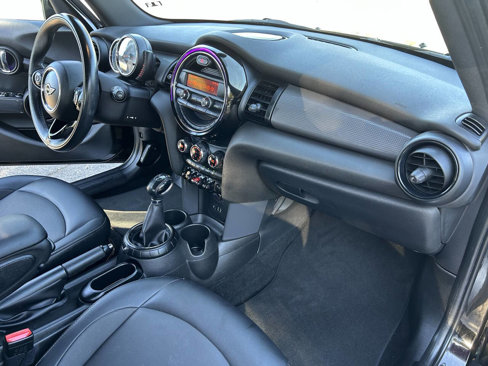 Used 2016 MINI Cooper 4-Door Hardtop image 13