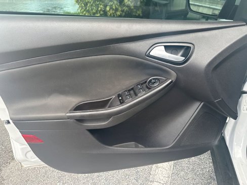 Used 2014 Ford Focus SE w/ SE Sport Package image 13