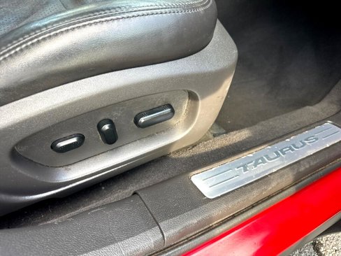 Used 2010 Ford Taurus SHO image 32