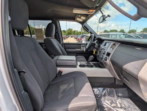 Used 2017 Ford Expedition XLT image 11