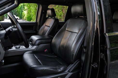 Used 2018 Ford Expedition XLT image 32