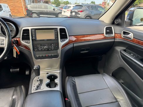 Used 2011 Jeep Grand Cherokee Limited w/ Luxury Group II image 32
