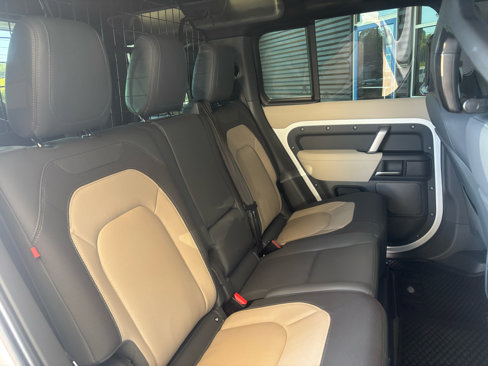 Used 2023 Land Rover Defender 110 X-Dynamic SE image 33