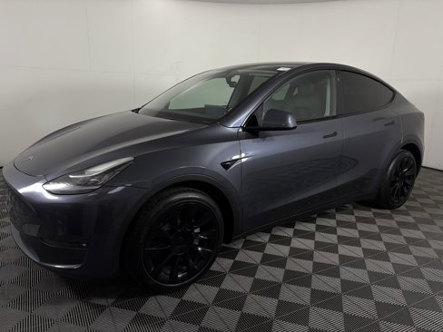 Used 2022 Tesla Model Y Long Range image 3