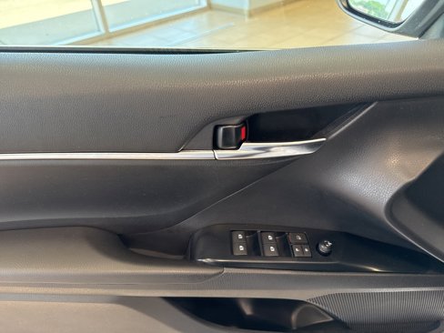 Used 2019 Toyota Camry LE image 11