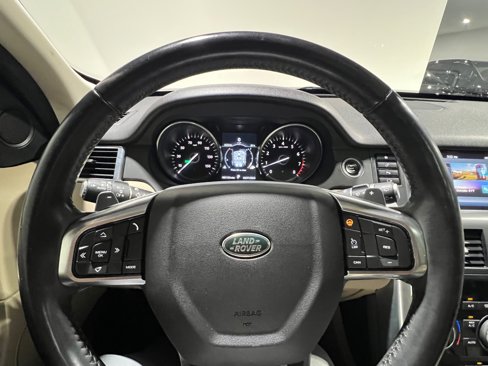Used 2018 Land Rover Discovery Sport HSE image 26