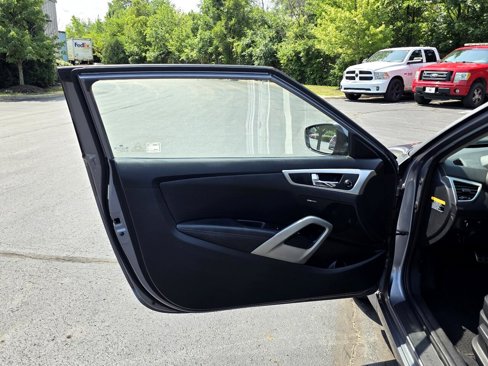 Used 2013 Hyundai Veloster w/ Style Pkg image 11