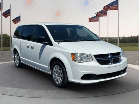Used 2018 Dodge Grand Caravan SE w/ UConnect Hands-Free Group image 14
