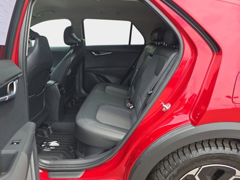 Used 2023 Kia Niro EX image 16