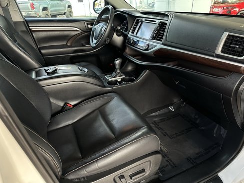 Used 2016 Toyota Highlander Limited image 17