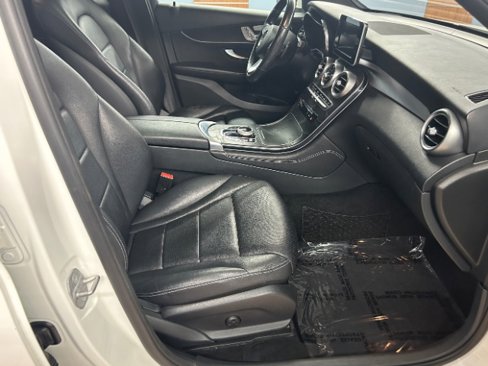 Used 2018 Mercedes-Benz GLC 300 4MATIC image 10
