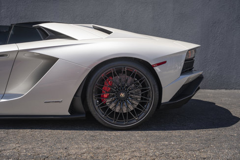 Used 2019 Lamborghini Aventador S image 16