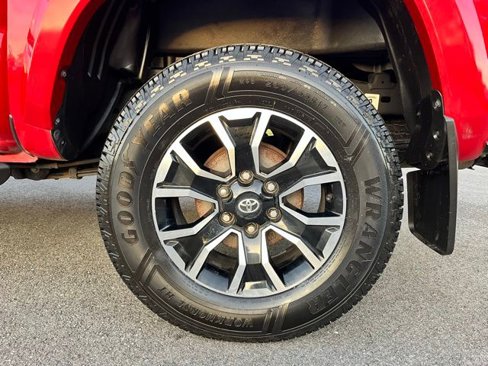 Used 2021 Toyota Tacoma TRD Sport w/ Technology Package image 13