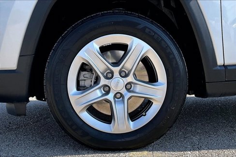Used 2024 Jeep Compass Latitude image 35