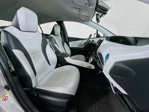 Used 2016 Toyota Prius Four image 30