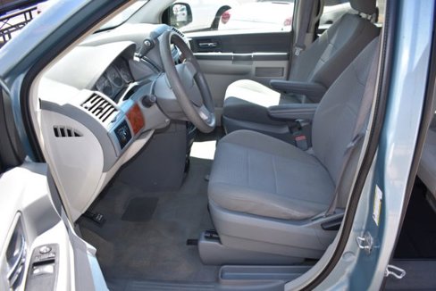 Used 2008 Chrysler Town & Country LX image 14