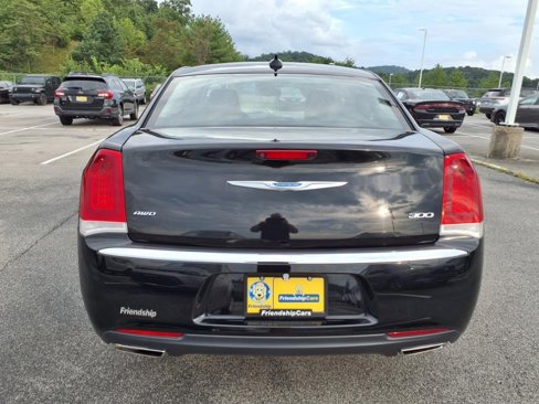 Used 2022 Chrysler 300 Touring image 24