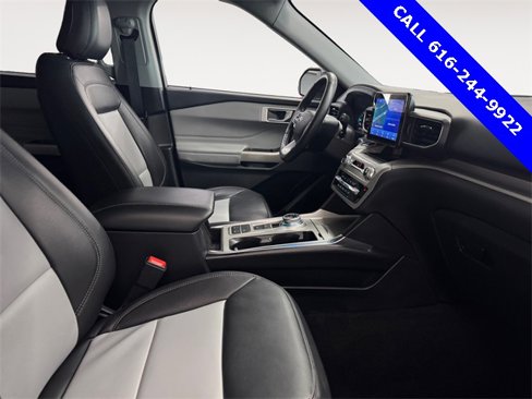 Used 2022 Ford Explorer XLT w/ Equipment Group 202A image 21