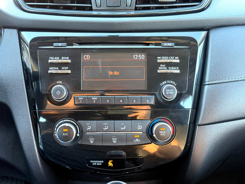 Used 2017 Nissan Rogue S image 49