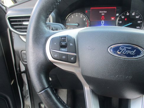 Used 2022 Ford Explorer XLT w/ Equipment Group 202A image 12