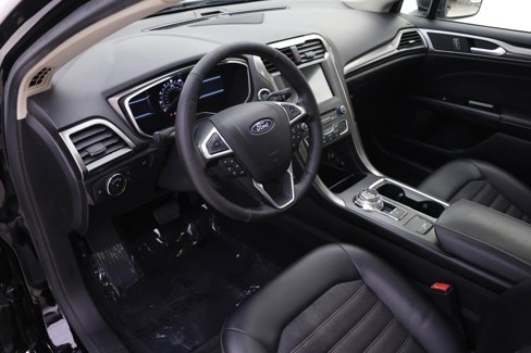 Used 2017 Ford Fusion SE w/ Equipment Group 201A image 3