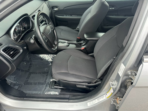 Used 2014 Chrysler 200 LX image 9