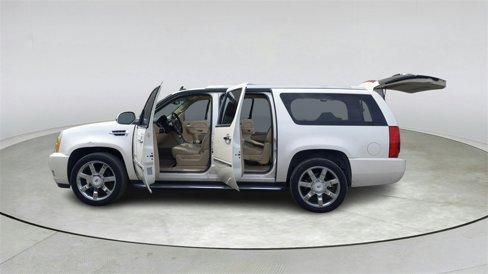 Used 2013 Cadillac Escalade ESV Luxury image 11