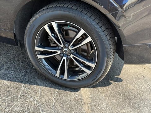 Used 2018 Volvo XC60 T6 Momentum w/ Advanced Package image 8