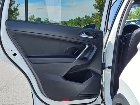 Used 2021 Volkswagen Tiguan SE w/ Panoramic Sunroof Package image 23