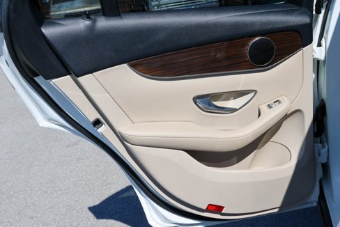 Used 2019 Mercedes-Benz GLC 300 w/ Premium Package image 13