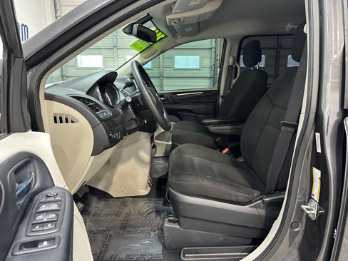 Used 2020 Dodge Grand Caravan SE w/ UConnect Hands-Free Group image 10
