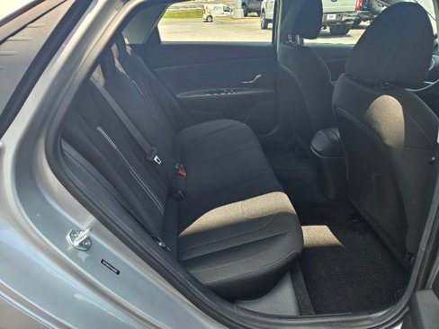 Used 2023 Hyundai Elantra SEL image 11