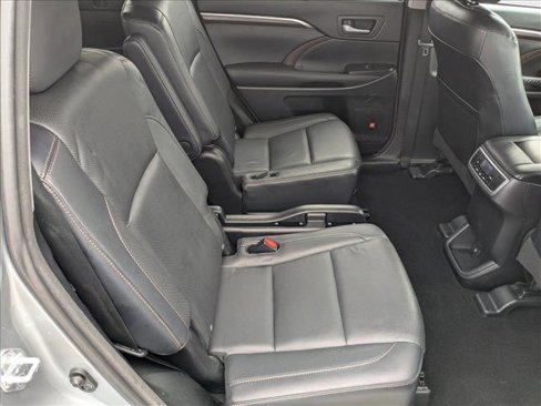 Used 2015 Toyota Highlander Limited image 19