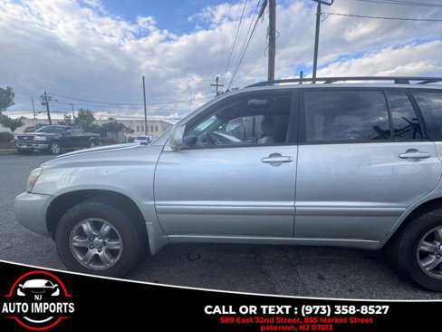 Used 2004 Toyota Highlander 4WD V6 w/ 3rd Row image 7